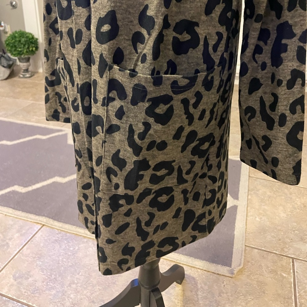 Tickled teal khaki/taupe & black leopard print cardigan Sz L - Picture 3 of 7